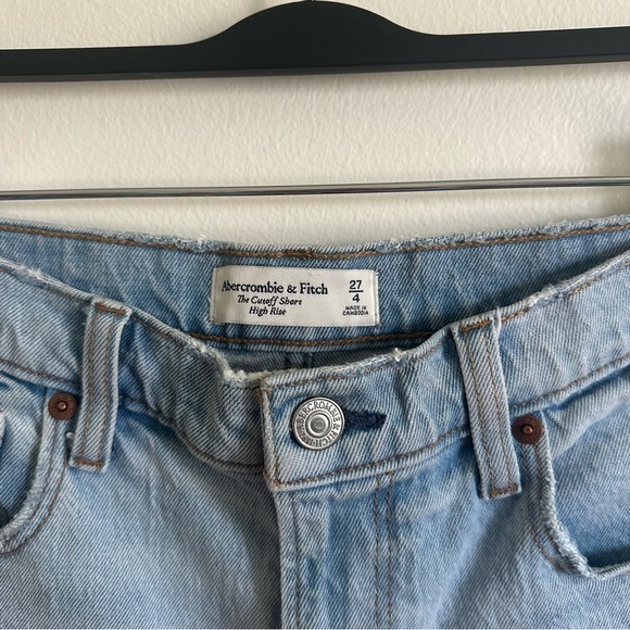 Abercrombie the Cutoff Short high rise Denim Blue Women's Shorts size 4/27 - Picture 2 of 3
